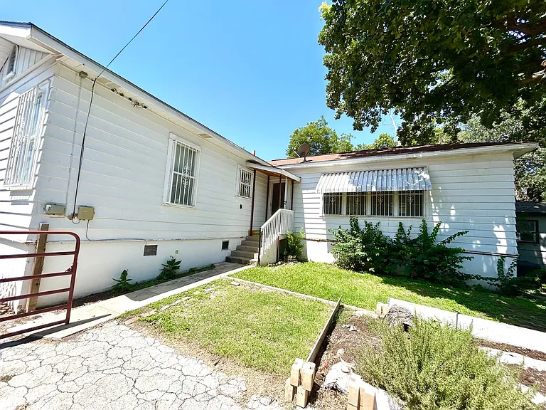 1627 Schley Ave — Photo 23