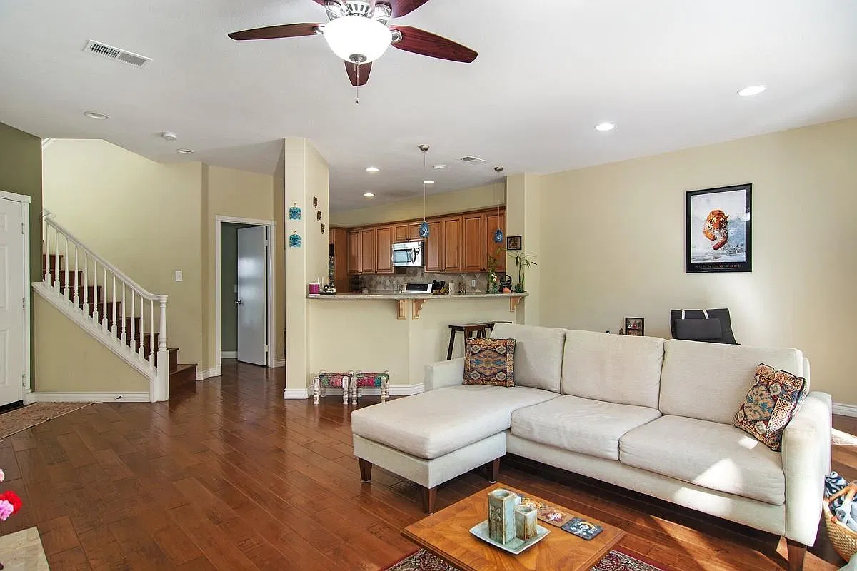 3 bed, 2.5 bath, 1568 sqft, $3,895 — Photo 4