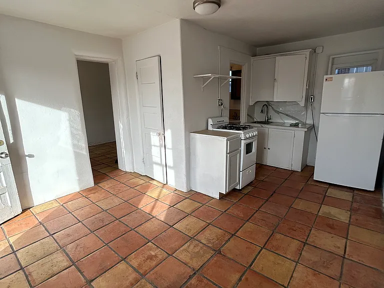 470 S Foch St #3 — Photo 1