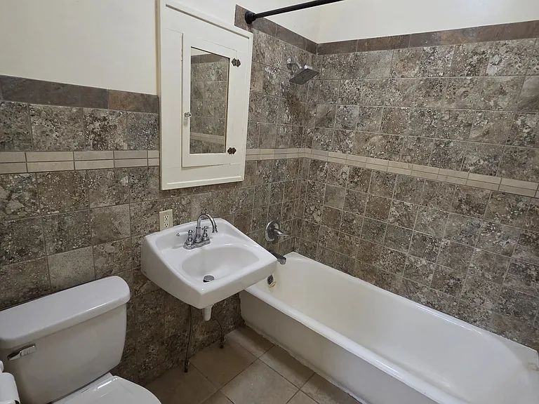 807 W Franklin St #807 — Photo 12