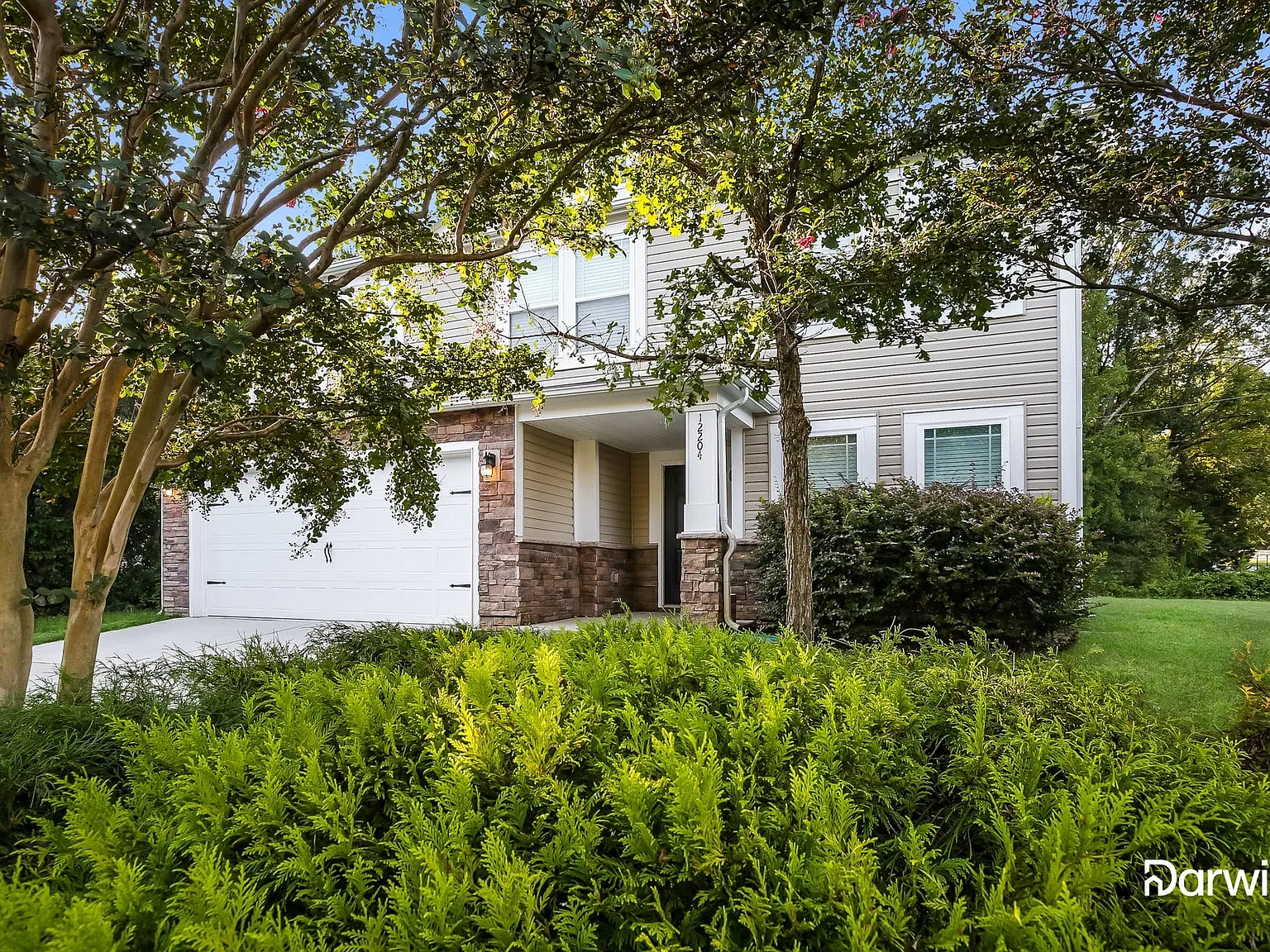 4 bed, 2.5 bath, 2508 sqft, $2,325 — Photo 2