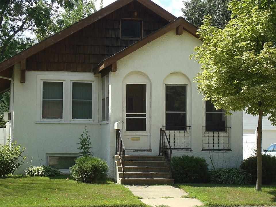 1st image of 230 S Prairie Ave