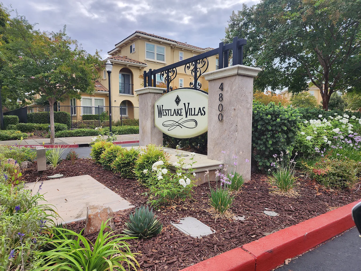 2 bed, 1304 sqft, $2,500 — Photo 1