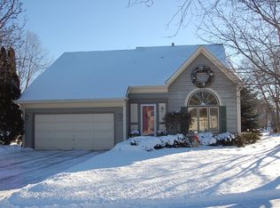 963 Holly Cir, Lake Zurich, IL 60047