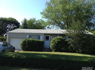 805 Wisconsin Ave, Bay Shore, NY 11706