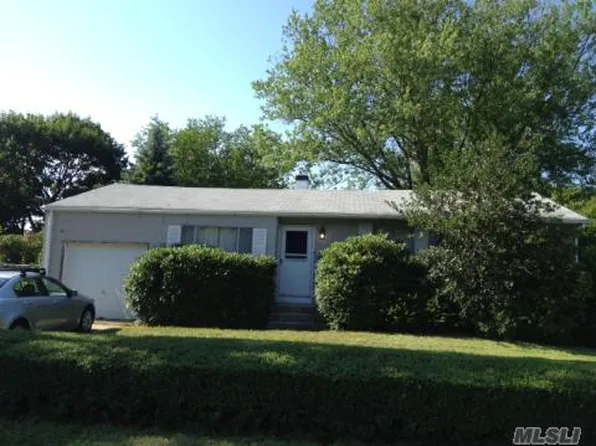805 Wisconsin Ave, Bay Shore, NY 11706