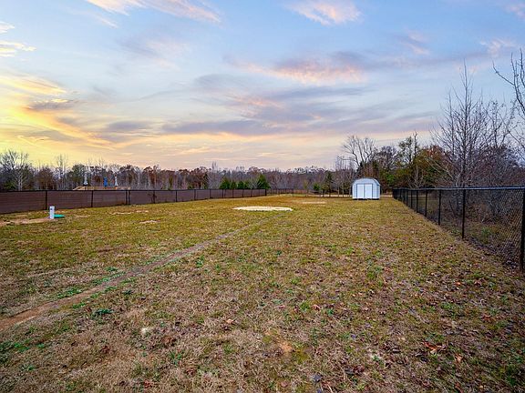 2nd image of 11104 Peters Rd