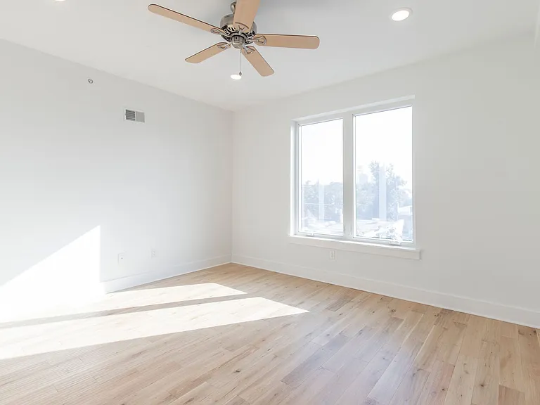 2404 Master St #2 — Photo 5