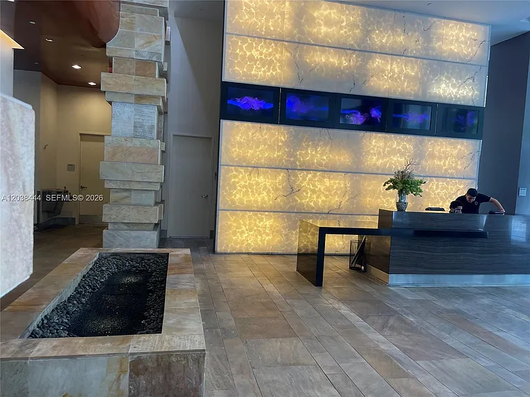 55 SE 6th St #Penthouse 4307 — Photo 26