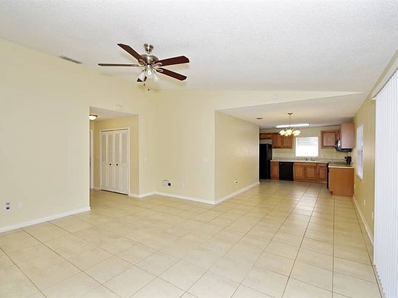 3rd image of 2831 N Bermuda Ave