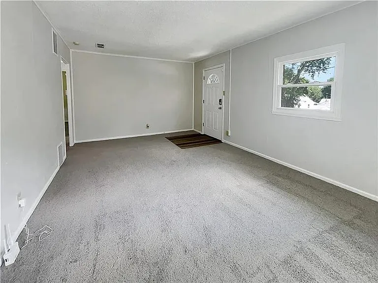 1202 Clifton Ave — Photo 10