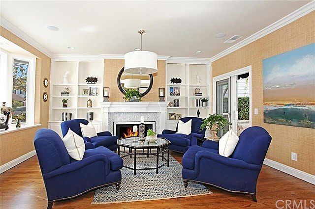 Luxurious Living Room with Fireplace