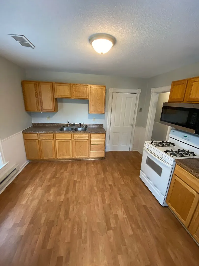 104 8th St NW APT — Photo 4