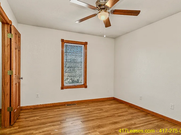 1261 E Lakewood St — Photo 30