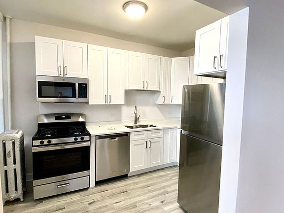 4th image of 3050 W Gunnison St APT 1