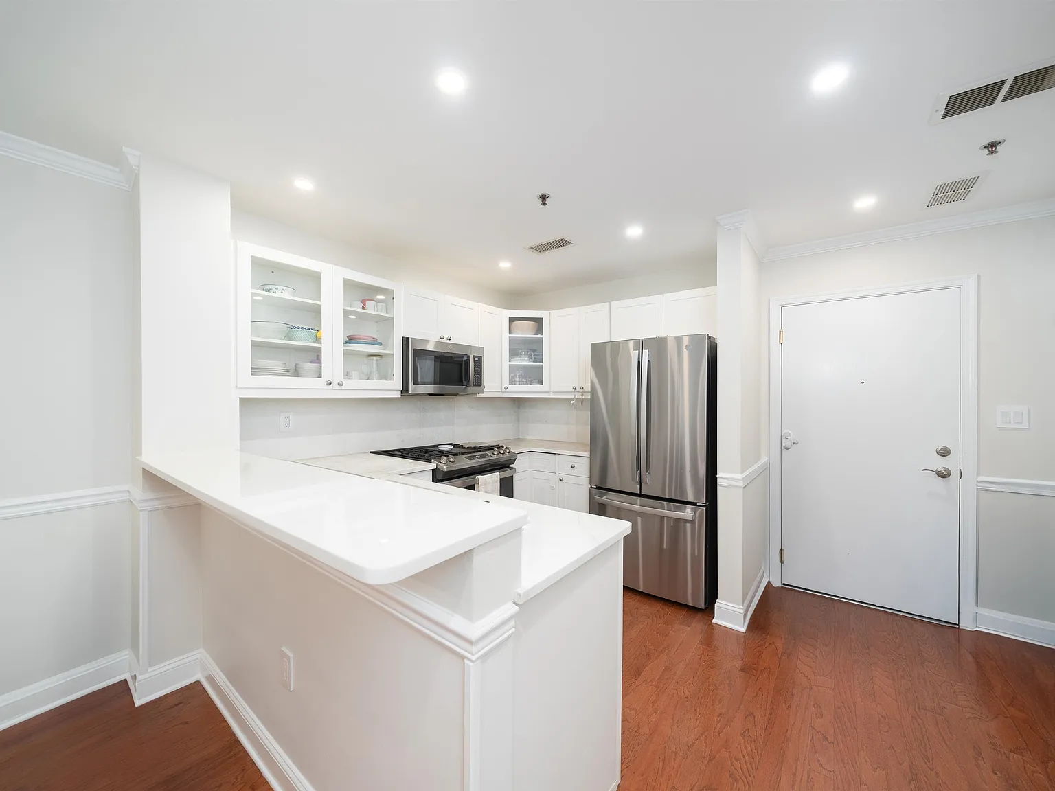 812 Grand St — Photo 2