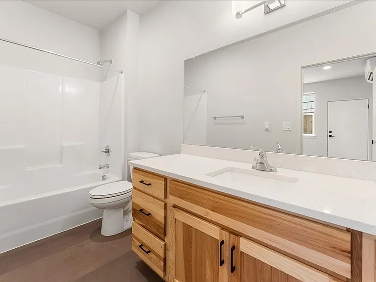 241 SE 80th Ave #103 — Photo 15