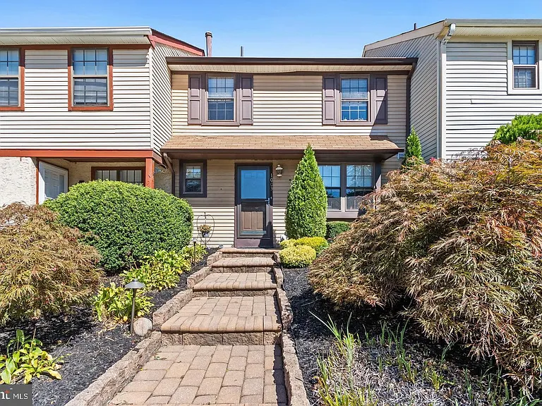 1003 Mulberry Ct — Photo 1