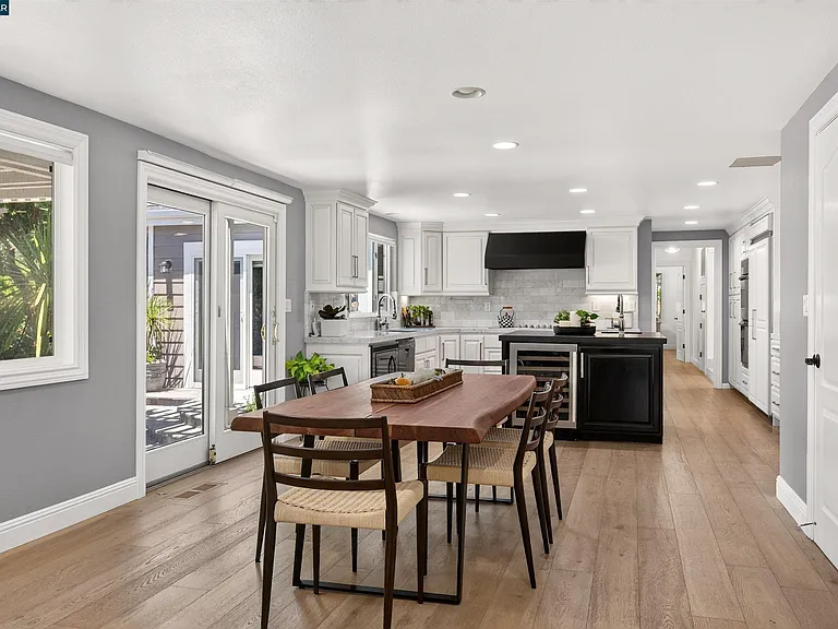 2207 Martin Ave — Photo 36