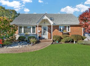 8912 Windsor Ln, Bridgeview, IL 60455