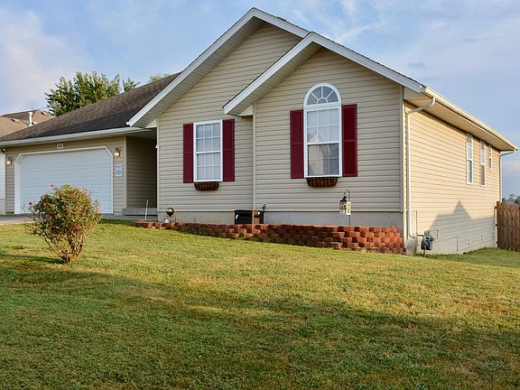 2nd image of 2738 E Lee St