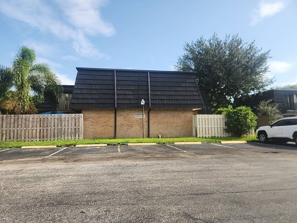 1st image of 215 Woodland Rd