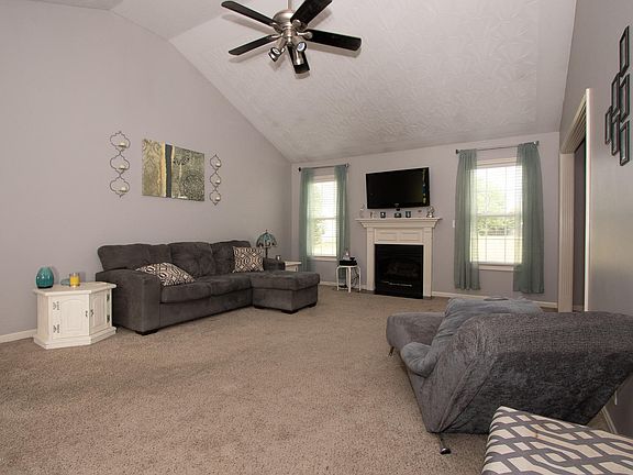 5th image of 165 Birchwood Dr