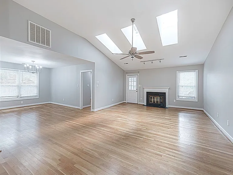 12933 Church Ct — Photo 8