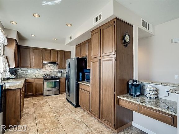4th image of 8105 Bonaventure Dr