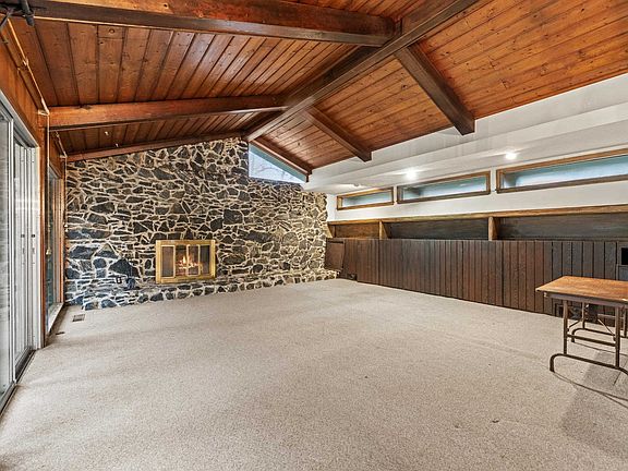 3rd image of 3981 Glendale Dr