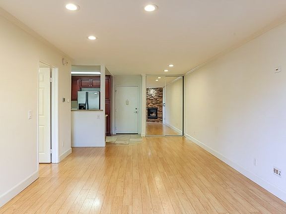 5th image of 5565 Canoga Ave APT 103