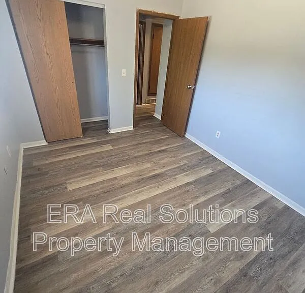 2460 Hiawatha St — Photo 9