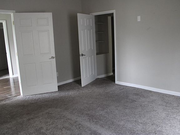 3rd image of 305 Munro St