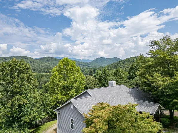 208 Oak Forest Cir, Hayesville, NC 28904