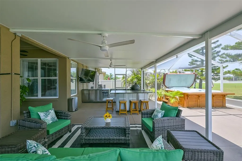 4 bed, 2.0 bath, 2317 sqft, $3,800 — Photo 2