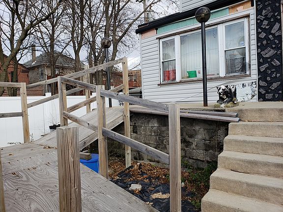 2nd image of 5515 S Claremont Ave