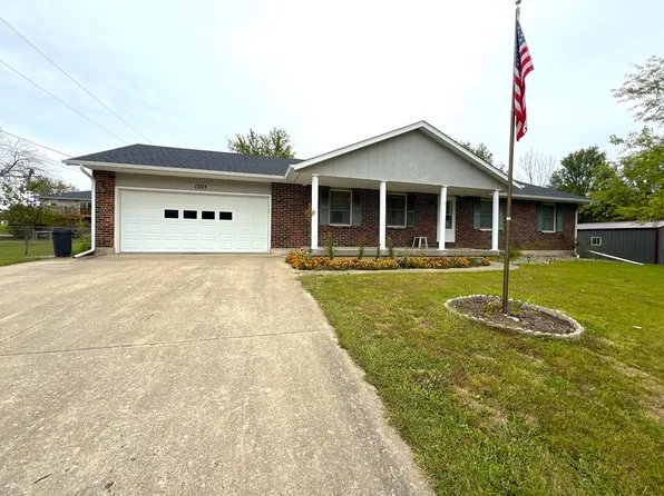 1303 Magnolia St, Macon, MO 63552