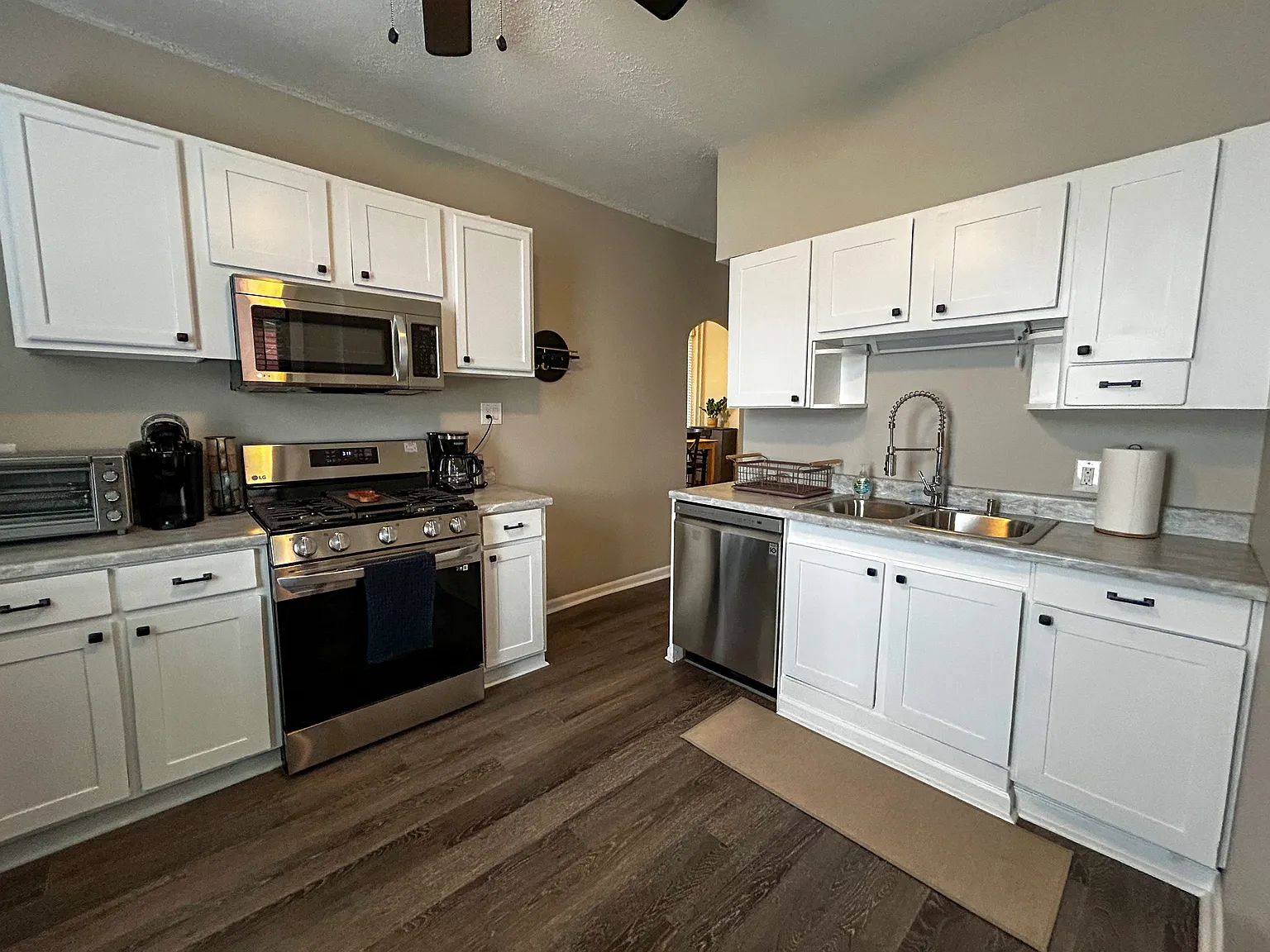 3 bed, 1100 sqft, $2,795 — Photo 2