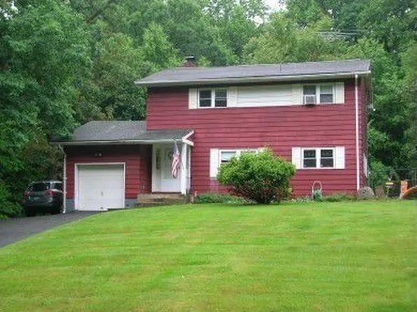 5 Keim Dr, Pomona, NY 10970