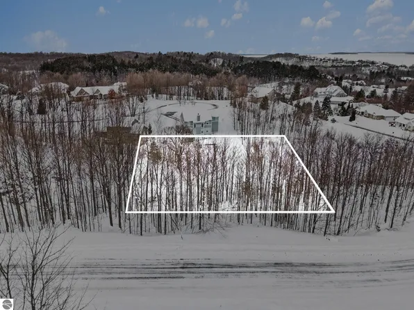 4885 Grayhawk Blvd, Traverse City, MI 49684