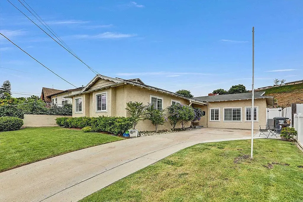 1629 Primera St — Photo 2