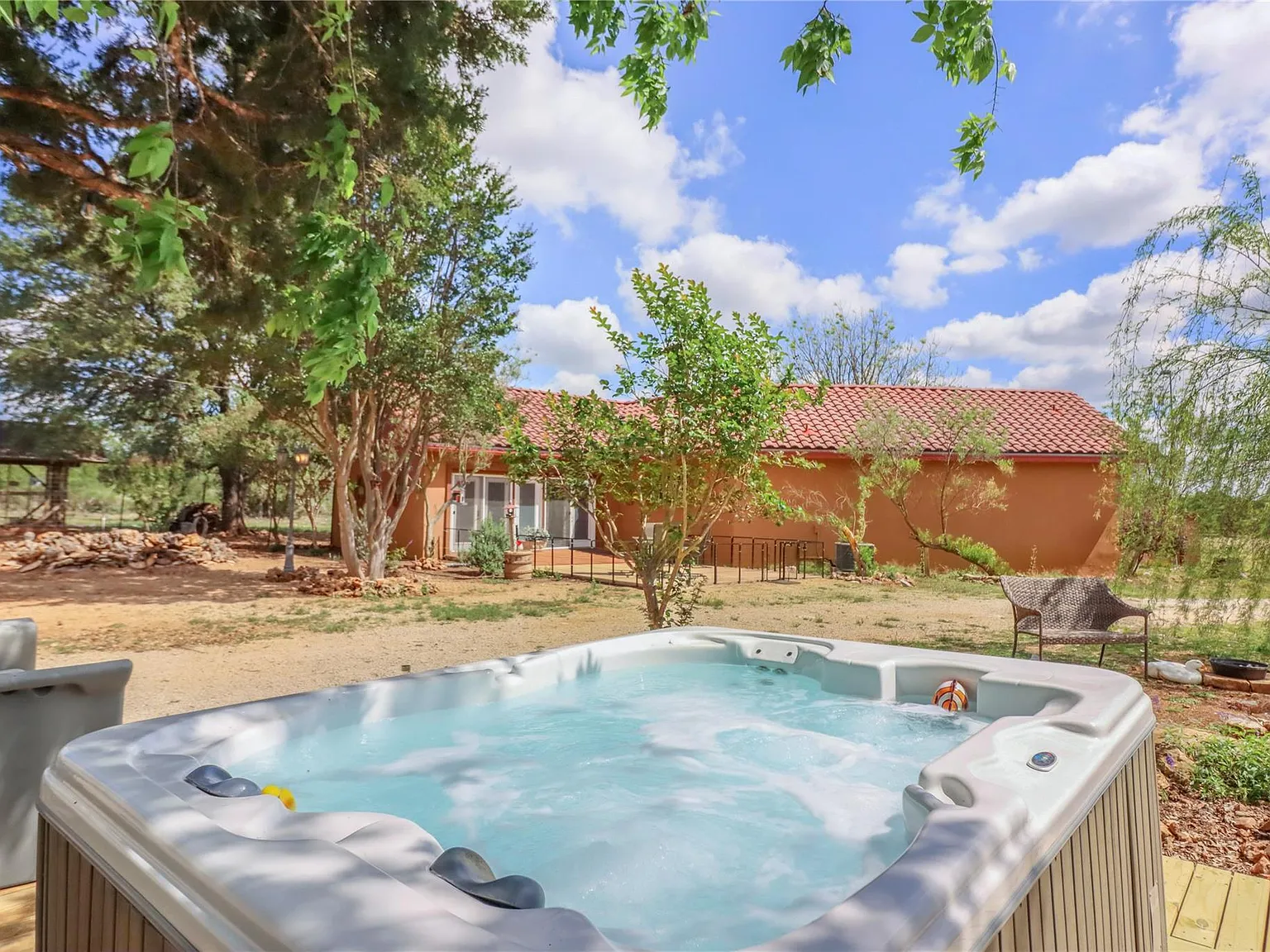 3 bed, 2.0 bath, 1665 sqft, $3,250 — Photo 4