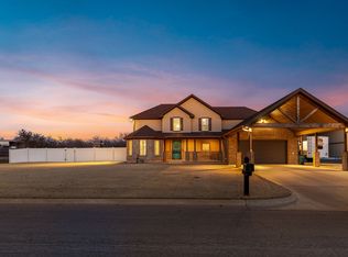 1105 N 1st St, Iowa Park, TX 76367