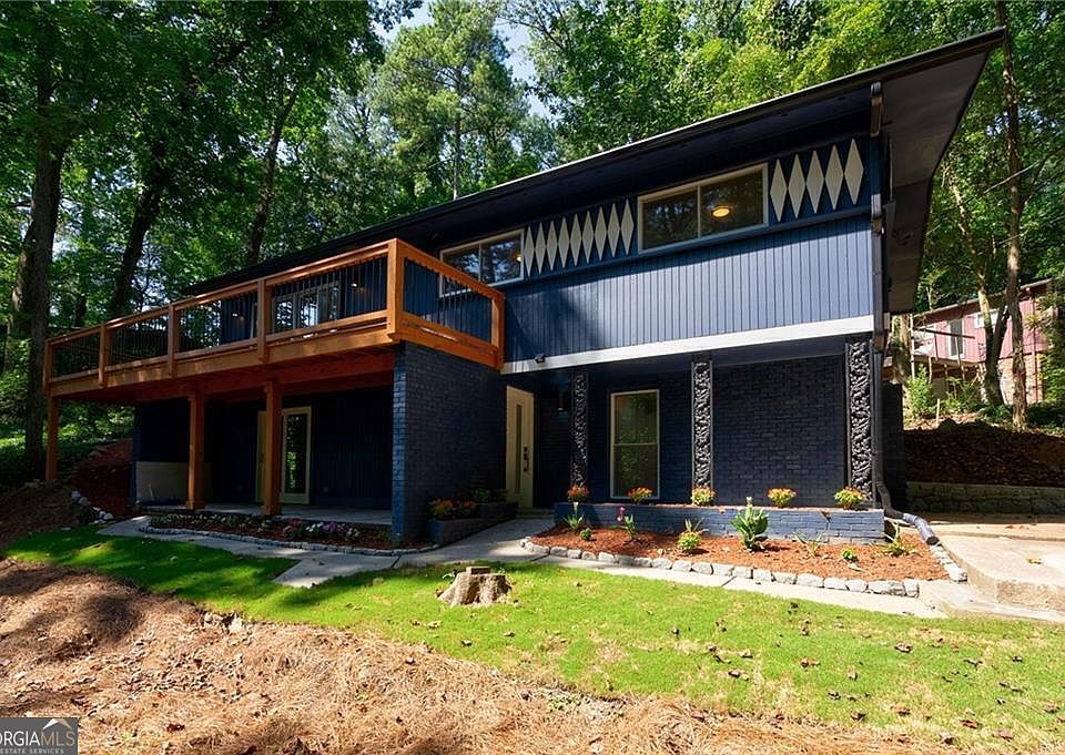 1st image of 2302 Tanglewood Cir NE