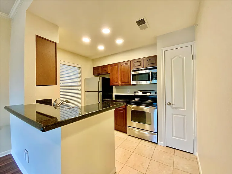 6000 Shepherd Mountain Cv #315 — Photo 14