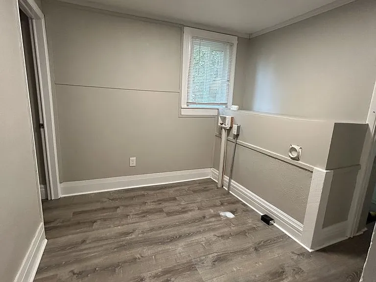 810 N Elm St — Photo 11
