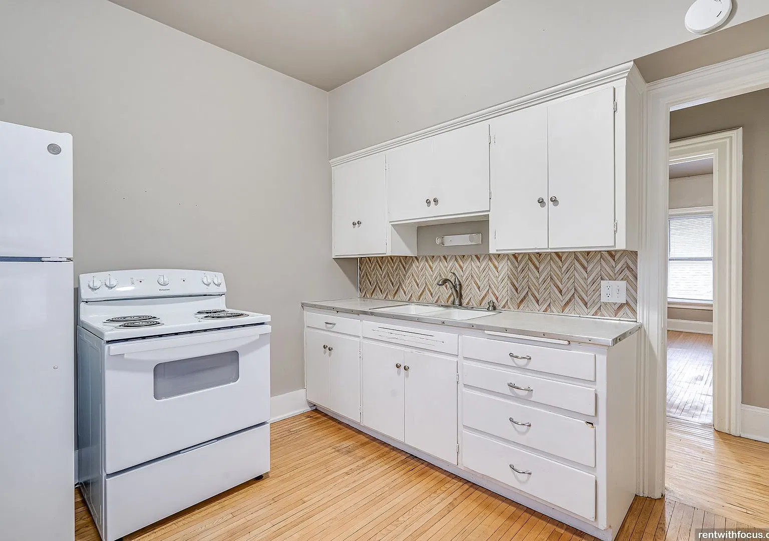124 E Franklin Avenue — Photo 1