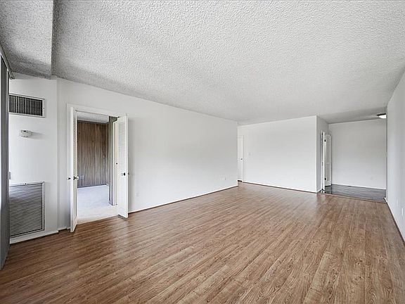 5th image of 5500 Holmes Run Pkwy APT 216
