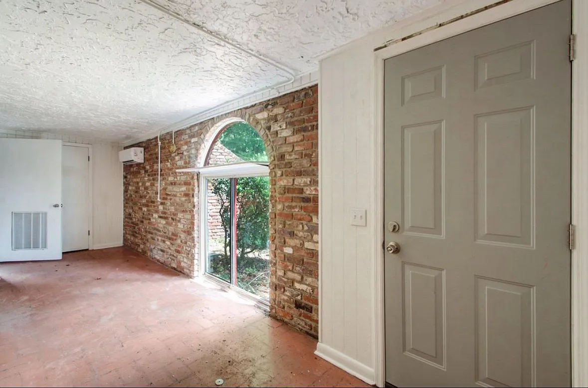 2325 Spring Park Rd — Photo 3