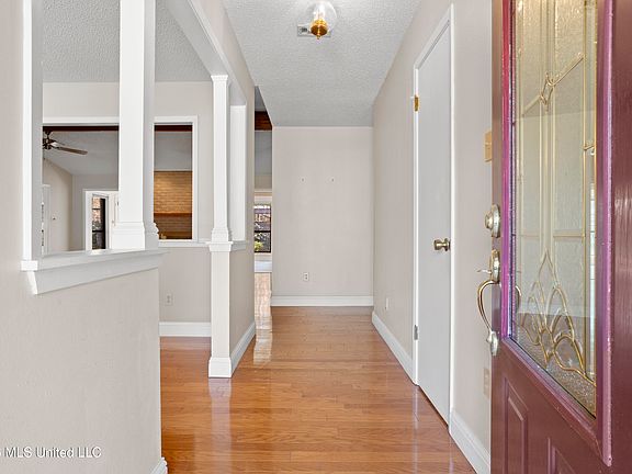 4th image of 1034 Conley Cir